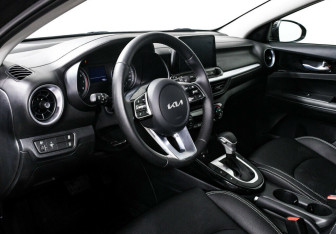 Подержанный автомобиль Kia Cerato Sedan 2022 года (9 фото)