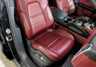 Подержанный автомобиль Porsche Cayenne 2018 года (12 фото)