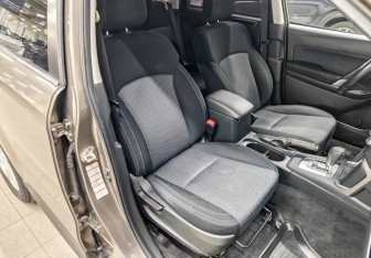 Подержанный автомобиль Subaru Forester Suv 2017 года (22 фото)