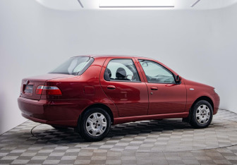 Подержанный автомобиль Fiat Albea 2011 года (5 фото)