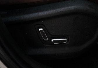 Подержанный автомобиль Geely Monjaro 2023 года (8 фото)