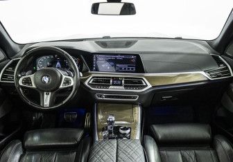 Подержанный автомобиль BMW X5 2018 года (14 фото)