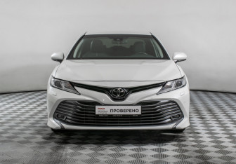 Подержанный автомобиль Toyota Camry Sedan 2019 года (2 фото)