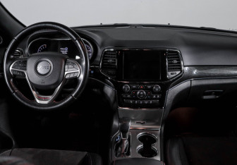 Подержанный автомобиль Jeep Grand Cherokee 2021 года (12 фото)