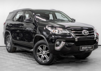 Подержанный автомобиль Toyota Fortuner 2019 года (3 фото)