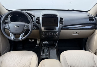 Подержанный автомобиль Kia Sorento 2013 года (13 фото)