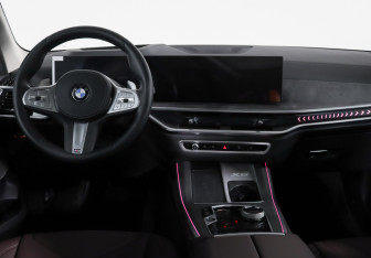 Подержанный автомобиль BMW X5 2025 года (12 фото)
