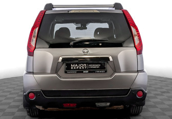 Подержанный автомобиль Nissan X-Trail 2014 года (6 фото)