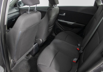 Подержанный автомобиль Kia Rio Hatchback 2014 года (11 фото)