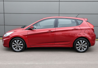 Подержанный автомобиль Hyundai Solaris Hatchback 2013 года (8 фото)