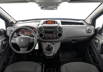Подержанный автомобиль Peugeot Partner 2021 года (14 фото)