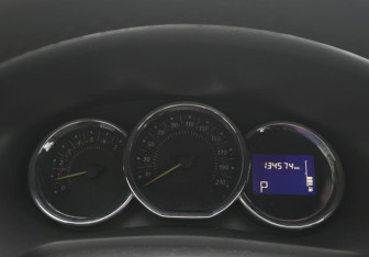 Подержанный автомобиль Renault Sandero 2018 года (12 фото)