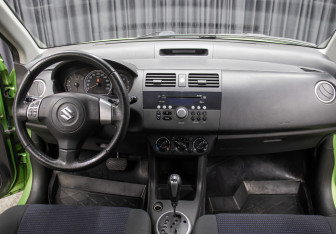 Подержанный автомобиль Suzuki Swift Hatchback 2009 года (12 фото)