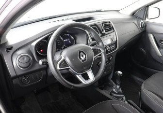 Подержанный автомобиль Renault Logan Sedan 2019 года (9 фото)