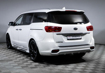 Подержанный автомобиль Kia Carnival 2018 года (7 фото)