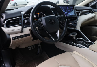Подержанный автомобиль Toyota Camry Sedan 2022 года (14 фото)