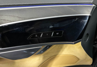 Подержанный автомобиль Audi A8 2018 года (19 фото)