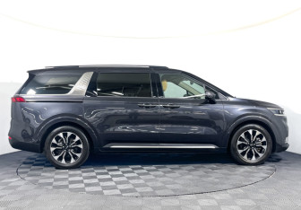 Подержанный автомобиль Kia Carnival 2021 года (4 фото)