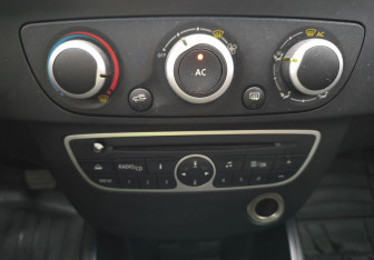 Подержанный автомобиль Renault Megane Hatchback 2012 года (14 фото)