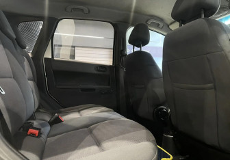 Подержанный автомобиль Mitsubishi Colt Hatchback 2005 года (12 фото)