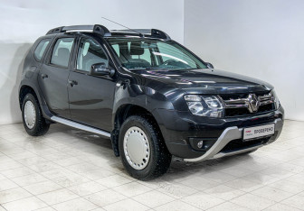 Подержанный автомобиль Renault Duster 2017 года (3 фото)