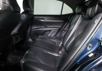 Подержанный автомобиль Toyota Camry Sedan 2018 года (20 фото)