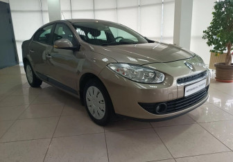Подержанный автомобиль Renault Fluence 2010 года (3 фото)