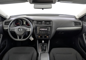 Подержанный автомобиль Volkswagen Jetta Sedan 2015 года (14 фото)