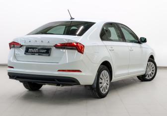 Подержанный автомобиль Skoda Rapid Liftback 2022 года (5 фото)