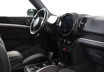 Подержанный автомобиль MINI Countryman 2022 года (9 фото)