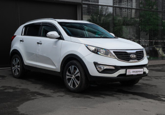 Подержанный автомобиль Kia Sportage 2012 года (3 фото)