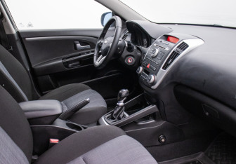 Подержанный автомобиль Kia Ceed Hatchback 2011 года (10 фото)