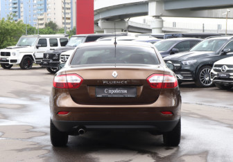 Подержанный автомобиль Renault Fluence 2014 года (6 фото)
