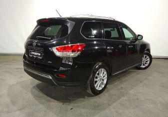 Подержанный автомобиль Nissan Pathfinder 2016 года (4 фото)