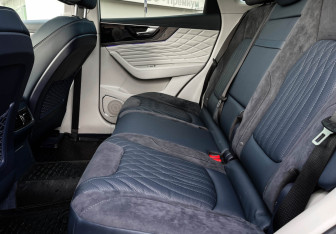 Подержанный автомобиль Hongqi HS5 2024 года (10 фото)