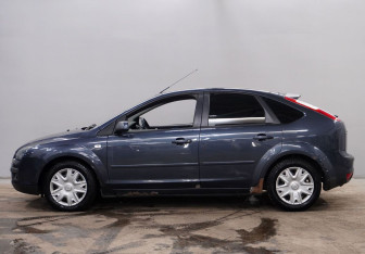 Подержанный автомобиль Ford Focus Hatchback 2005 года (4 фото)