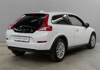 Подержанный автомобиль Volvo C30 2012 года (5 фото)