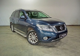 Подержанный автомобиль Nissan Pathfinder 2015 года (3 фото)