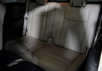 Подержанный автомобиль Infiniti QX60 2017 года (16 фото)