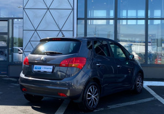 Подержанный автомобиль Kia Venga 2013 года (5 фото)