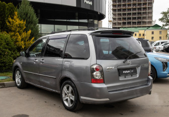Подержанный автомобиль Mazda MPV 2004 года (5 фото)