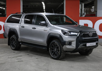 Подержанный автомобиль Toyota Hilux 2020 года (3 фото)