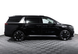 Подержанный автомобиль Kia Carnival 2021 года (4 фото)