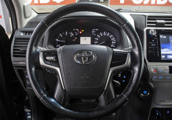 Подержанный автомобиль Toyota Land Cruiser Prado 2019 года (17 фото)