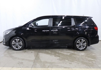 Подержанный автомобиль Kia Carnival 2018 года (8 фото)