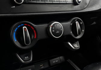 Подержанный автомобиль Kia Rio Hatchback 2021 года (20 фото)