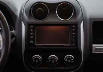 Подержанный автомобиль Jeep Compass 2013 года (14 фото)