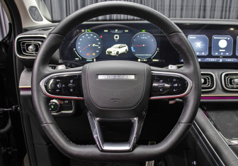 Подержанный автомобиль Jaecoo J8 2024 года (15 фото)