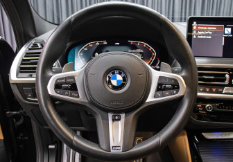 Подержанный автомобиль BMW X4 2021 года (17 фото)