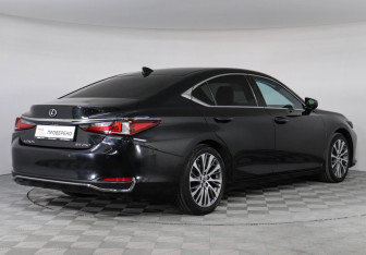Подержанный автомобиль Lexus ES 2019 года (5 фото)